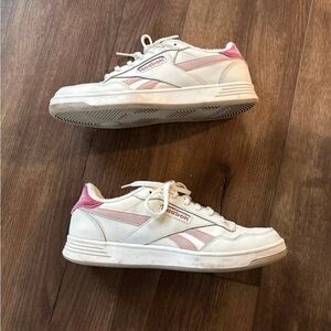 Reebok Off- White Sneakers with Pink Detailing